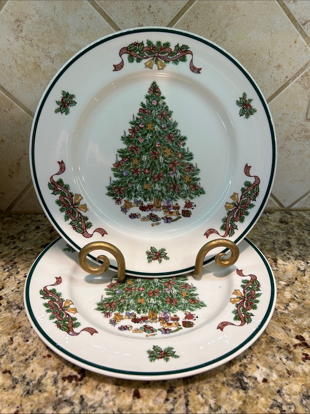 Johnson Brothers Victorian Christmas Tree Holiday Dinner Plates 10 1/4" set of 2